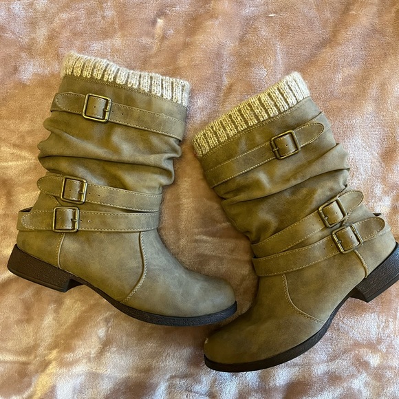 JustFab Shoes - Tan JustFab size 7.5 Booties